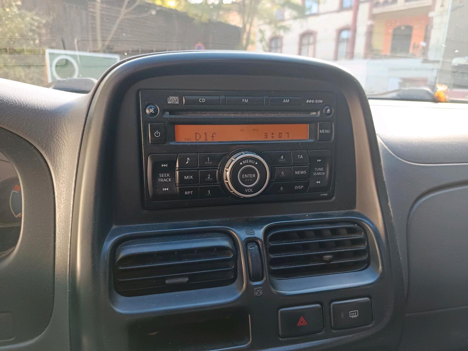 Nissan NP300 2011 — photo 8
