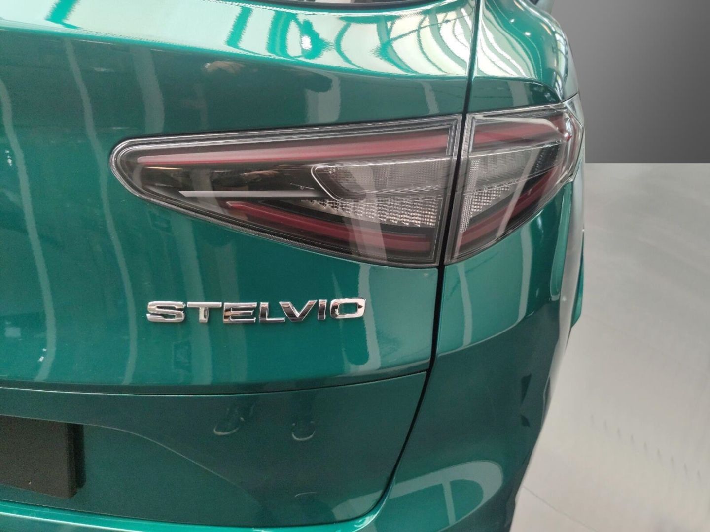 Fahrzeugabbildung Alfa Romeo Stelvio 2.9 V6 Bi-turbo Quadrifoglio+LED+PANO+21