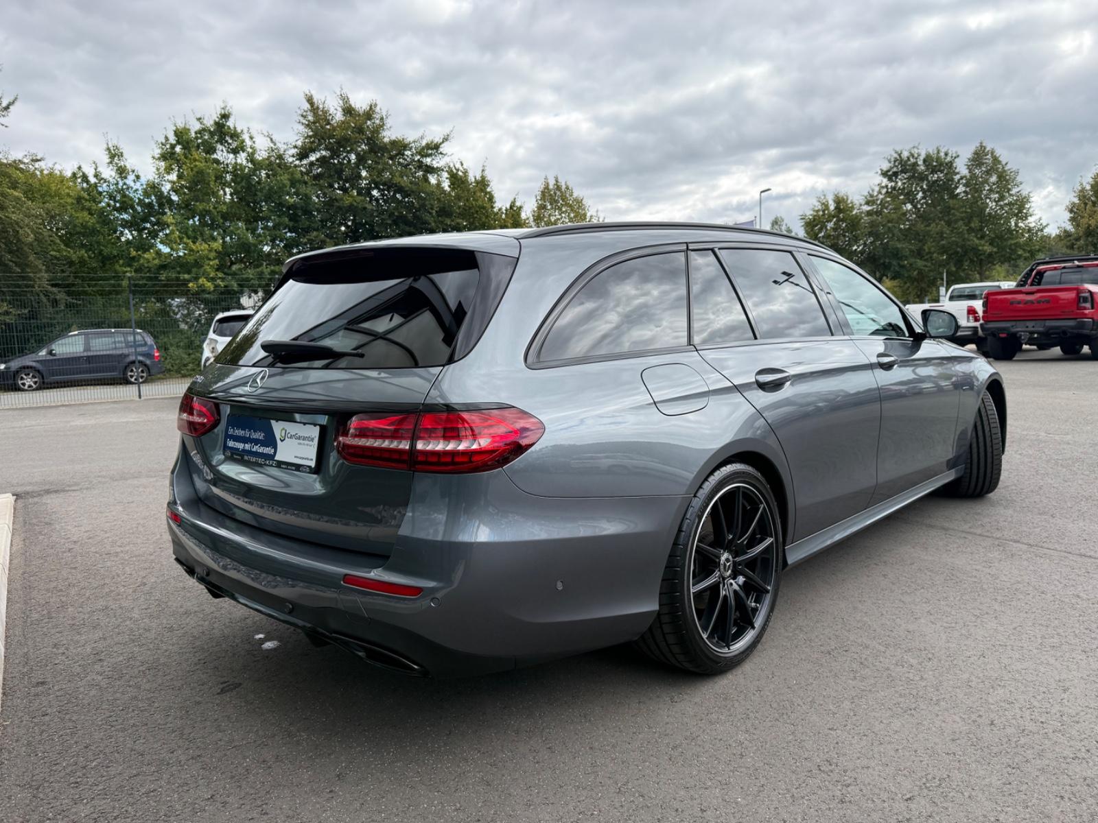 Mercedes-Benz E 220 T Night Edition AMG*ACC*LED*NAVI*CAM*PDC*