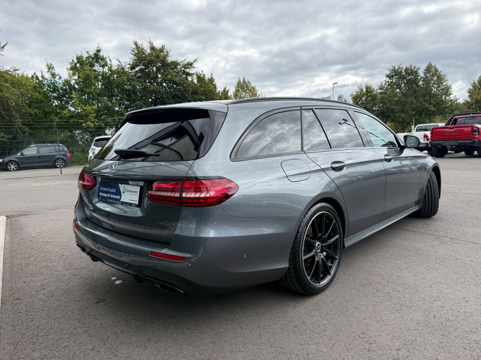 Mercedes-Benz E 220 T Night Edition AMG*ACC*LED*NAVI*CAM*PDC* imagem 3