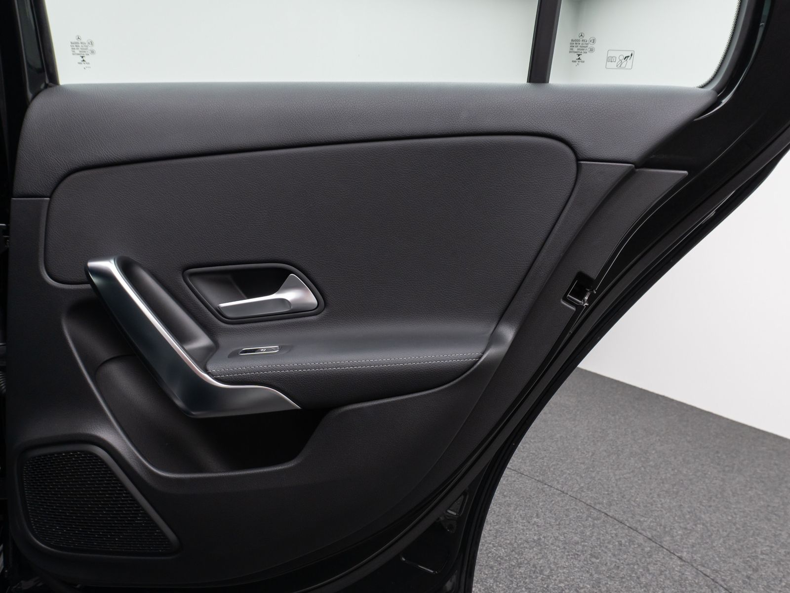 Fahrzeugabbildung Mercedes-Benz A 200 Navi PDC LED Sitzhzg Tempomat Sport 8fach