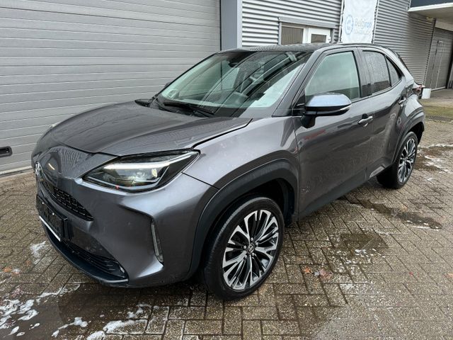 Toyota Yaris Cross 1,5-l-VVT-iE luxury Pano fahrbereit