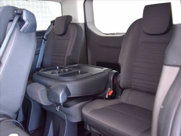Ford Tourneo Custom - 12