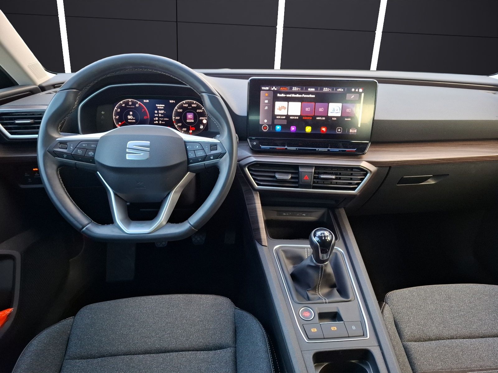 Fahrzeugabbildung SEAT Leon ST TSI Xcellence LED Navi ACC VC PDC SHZ LM