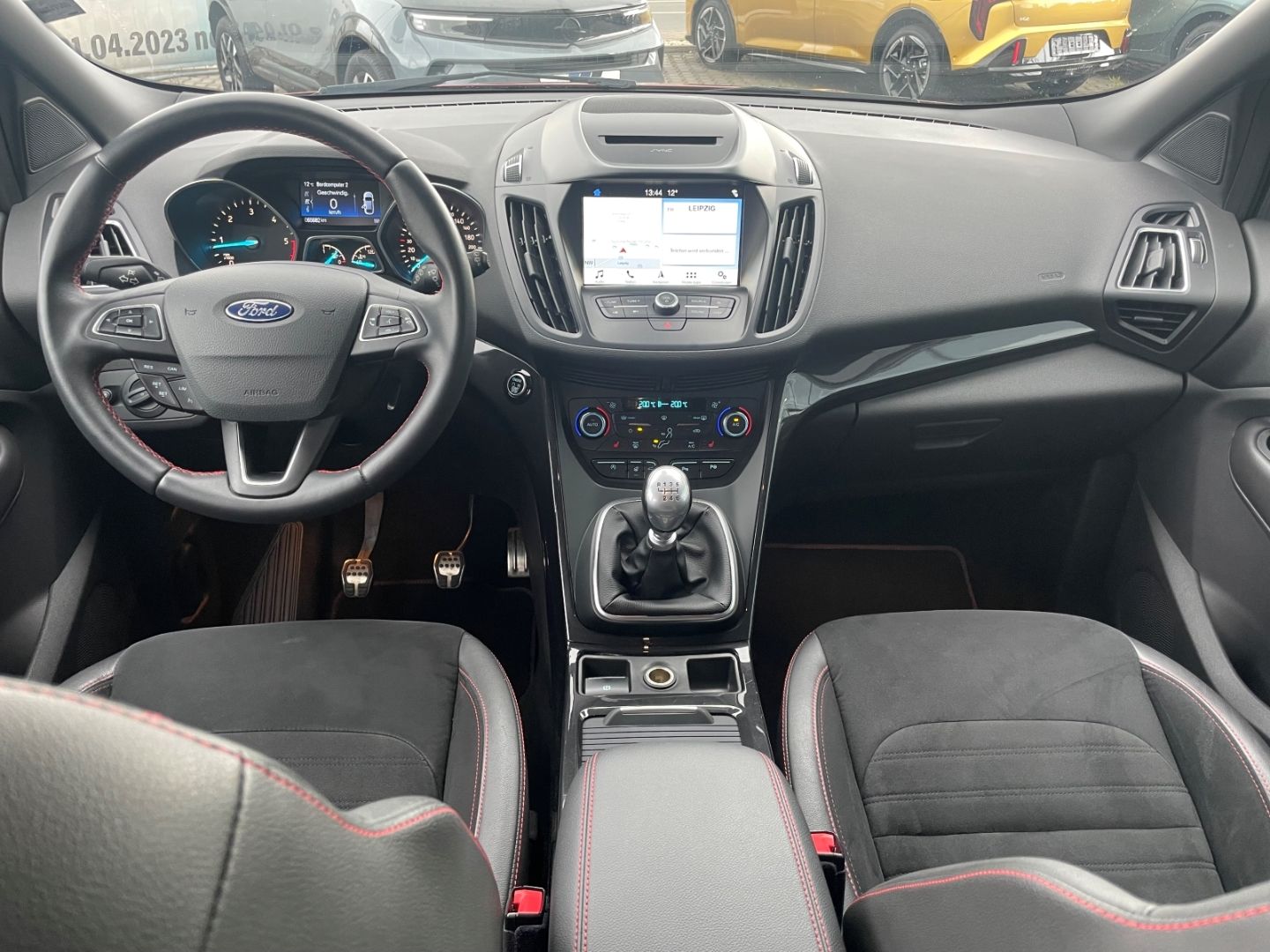 Fahrzeugabbildung Ford Kuga ST-Line elek Heckkl SHZ vo Lenkradhzg