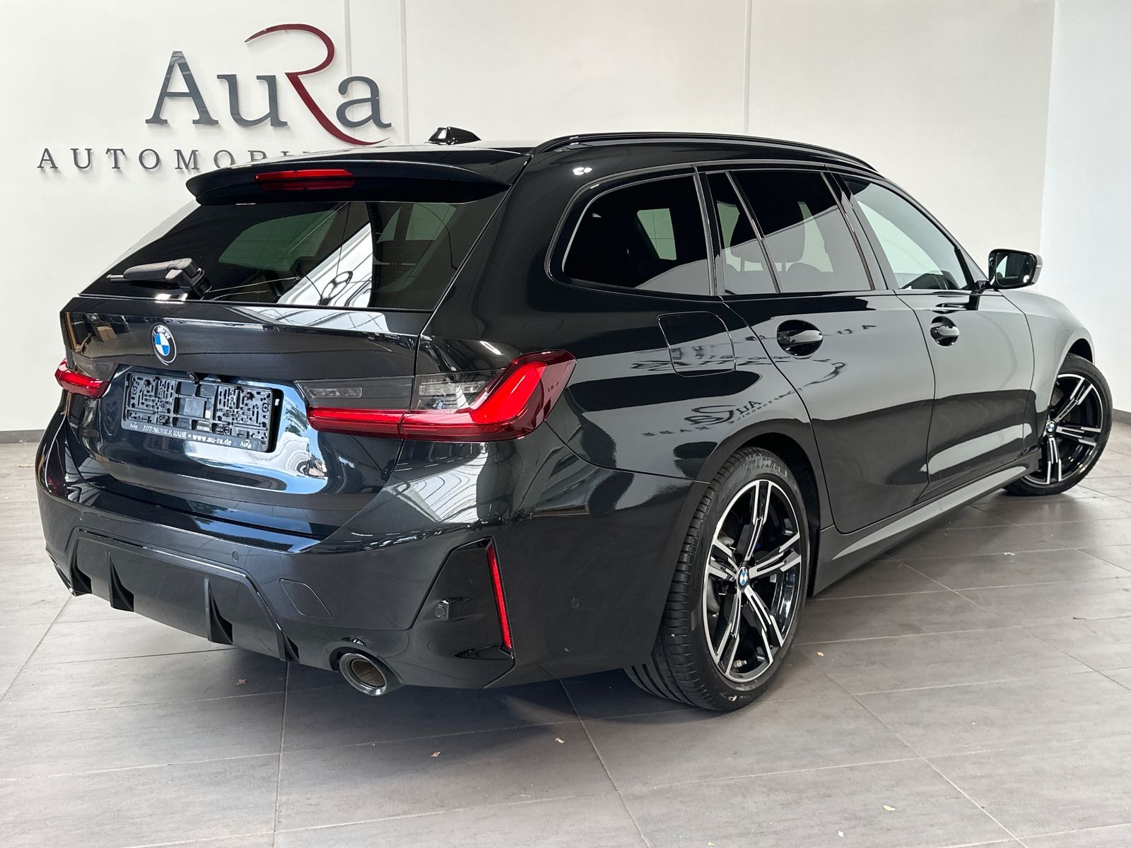 Fahrzeugabbildung BMW 320d Touring M-Sport NAV+LED+PANO+SHZ+PDC+DAB