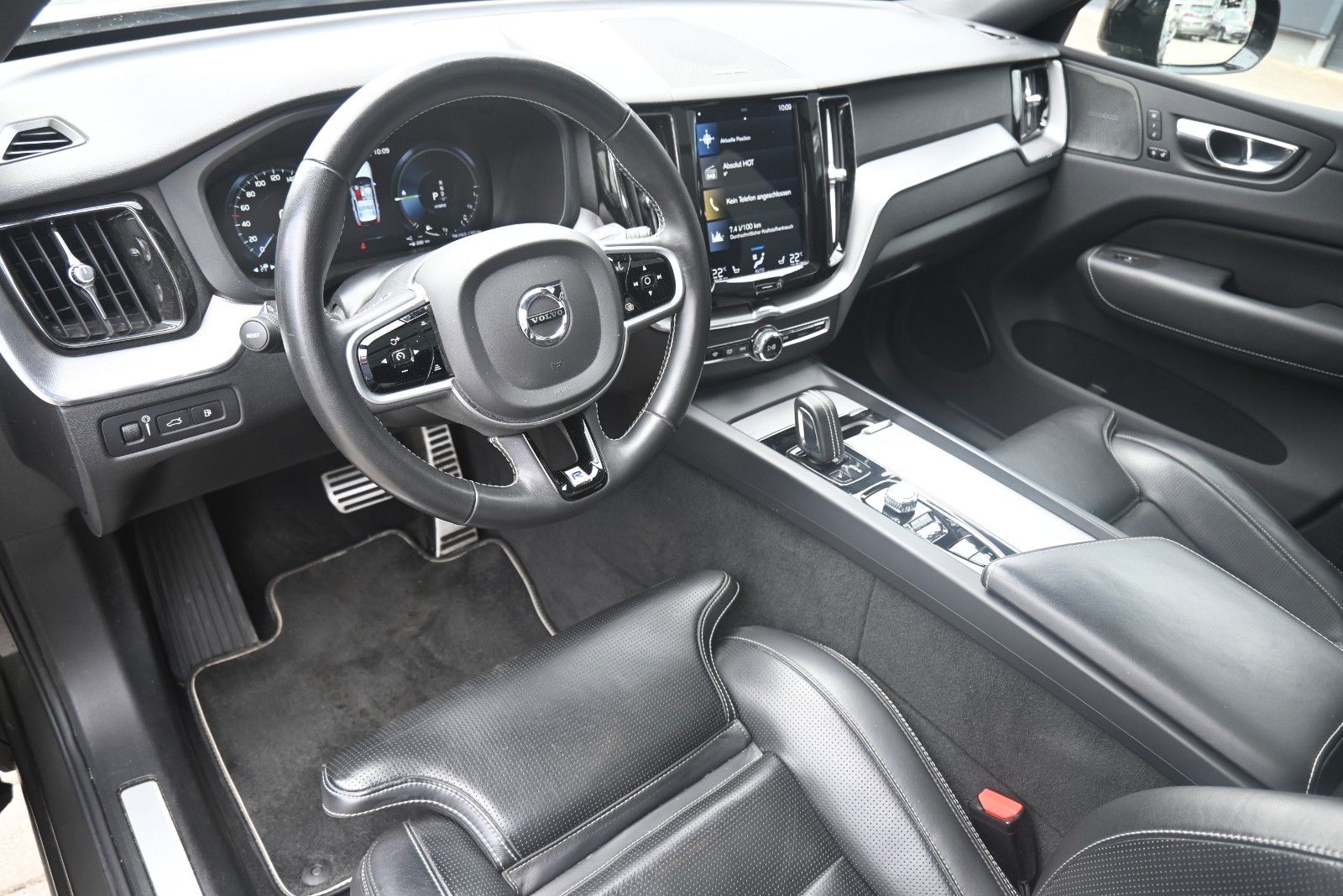 Fahrzeugabbildung Volvo XC60 T8 Twin Engine AWD R-Design*360°*LUFT*ACC
