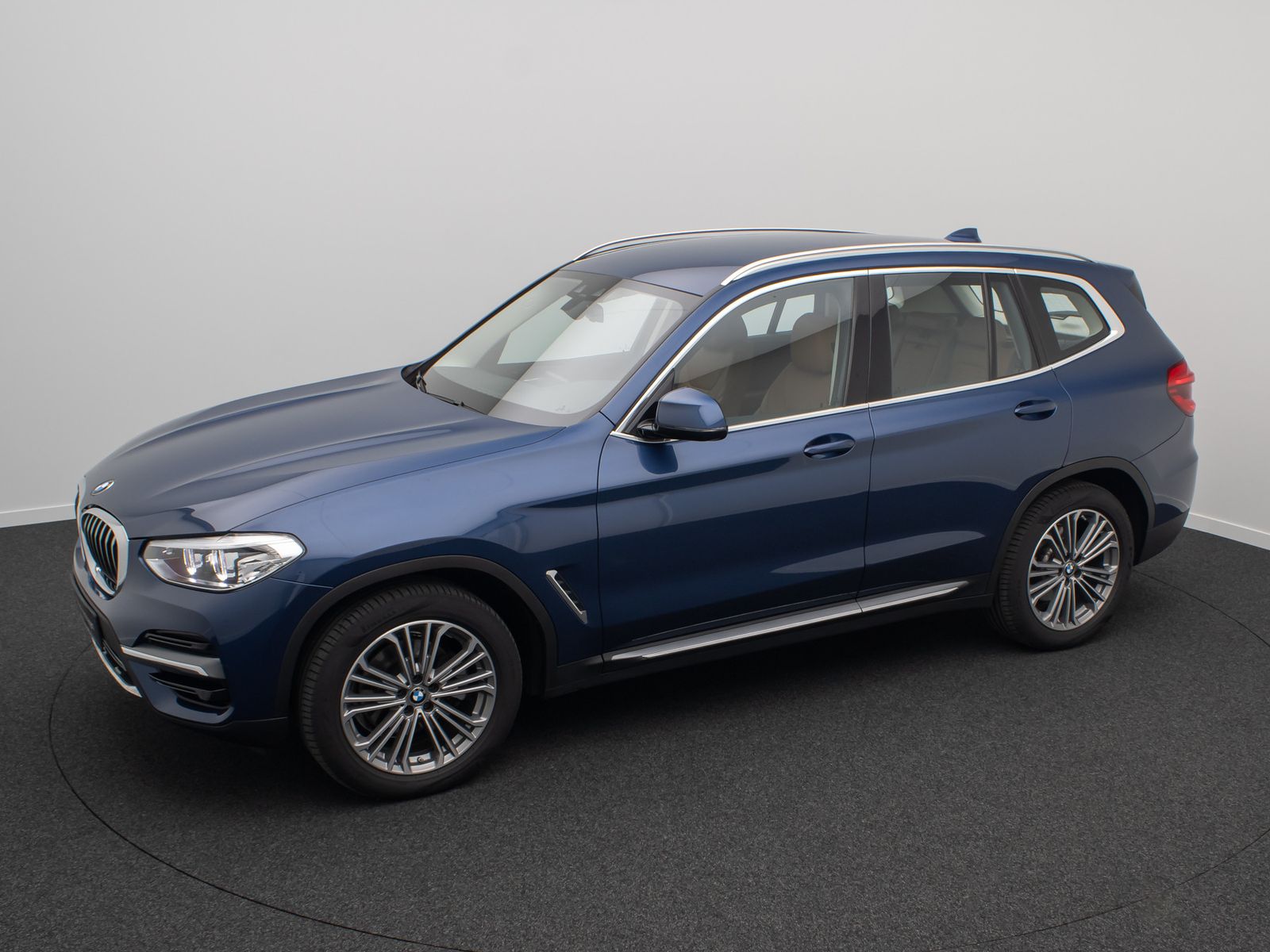 Fahrzeugabbildung BMW X3 xD20d LuxuryLine Alarm DAB Sport Leder 19Zoll