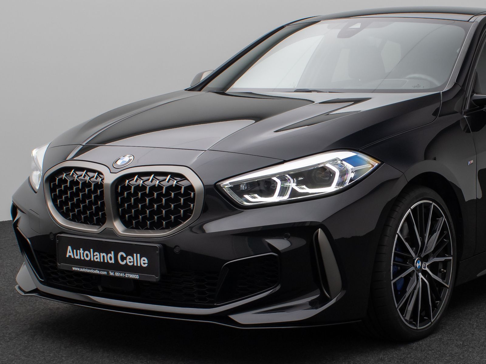 Fahrzeugabbildung BMW M135i xD HUD DAB H/K Komfort 19" Lenkradheizung