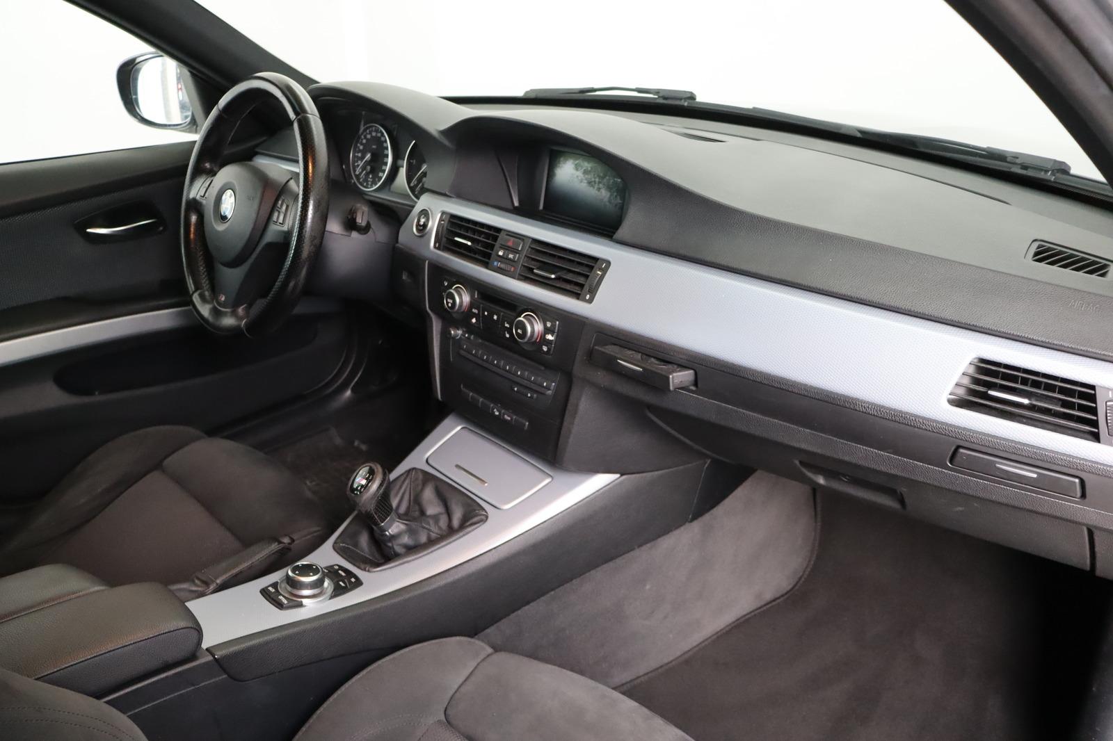 BMW 320d Touring xDrive M Sport 184 ch BVM 4x4 / Alcantara / Xénon / Sièges chauffants / GPS