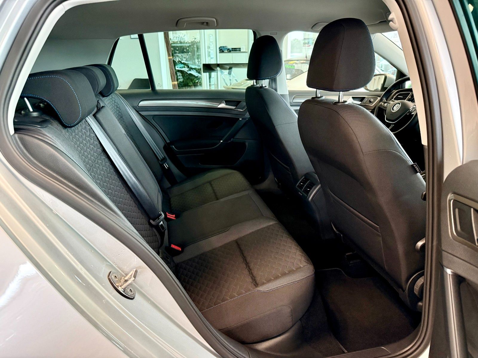 Fahrzeugabbildung Volkswagen Golf VII 1.0 Join Navi / LM-Felgen