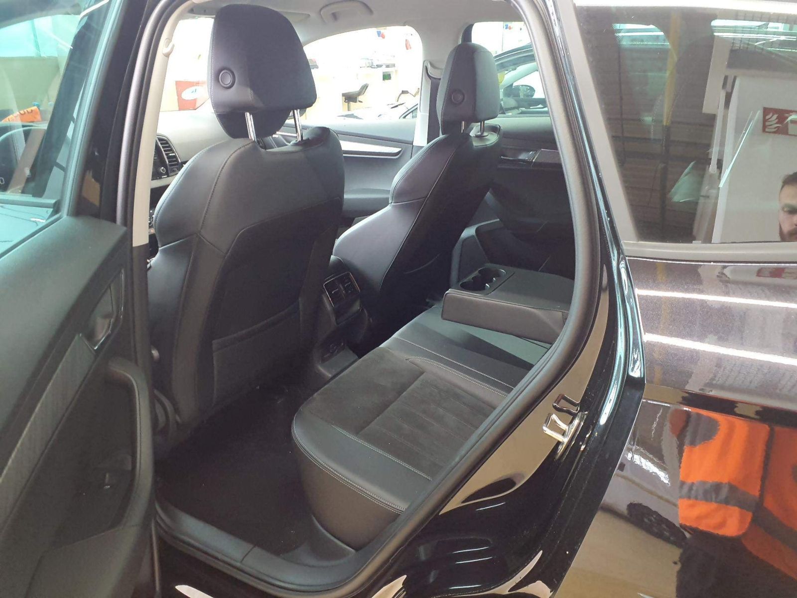 Fahrzeugabbildung SKODA Karoq Tour 2.0 TDI DSG | LED AHK RFK ACC