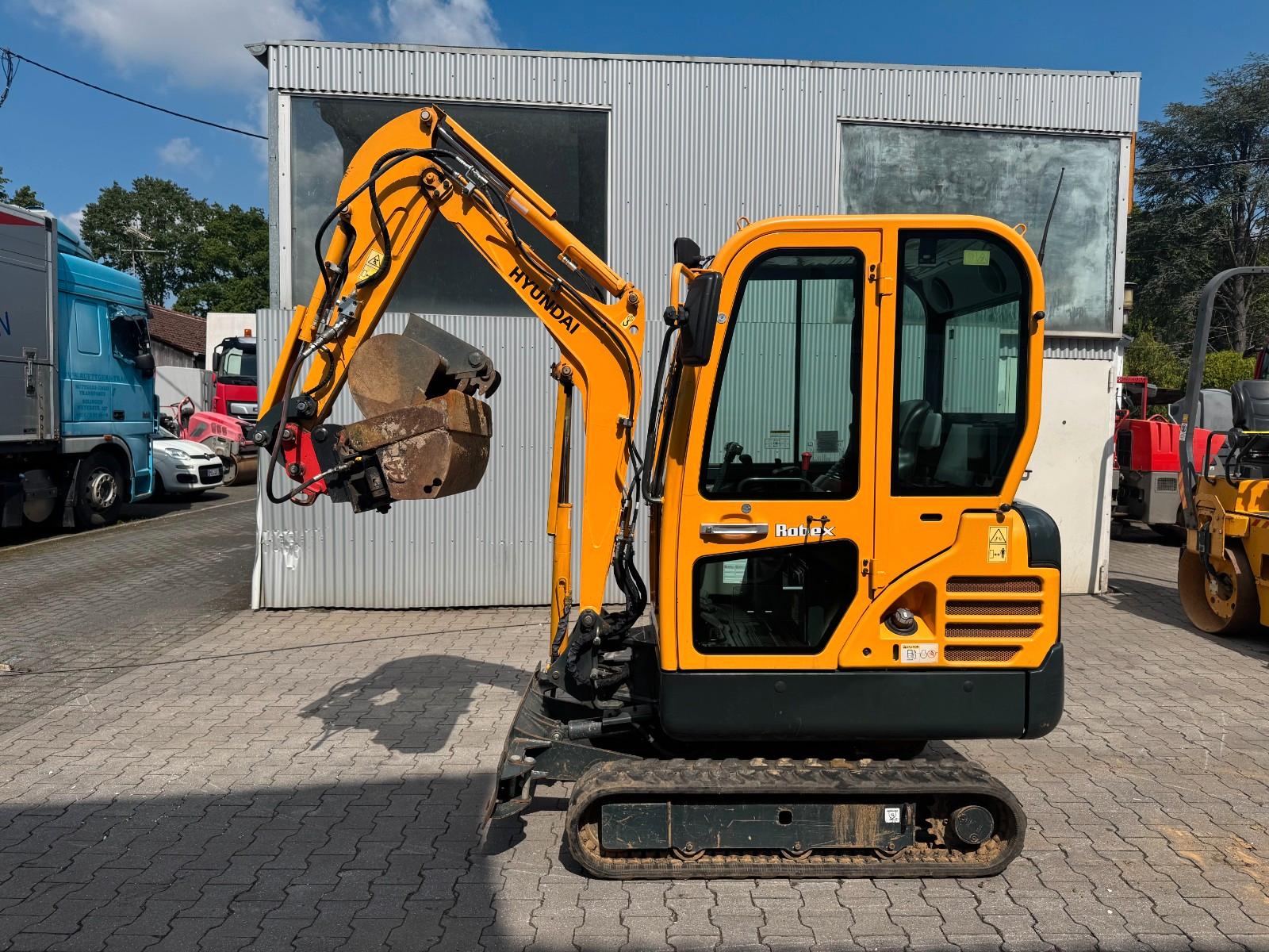 Hyundai R18-9AK