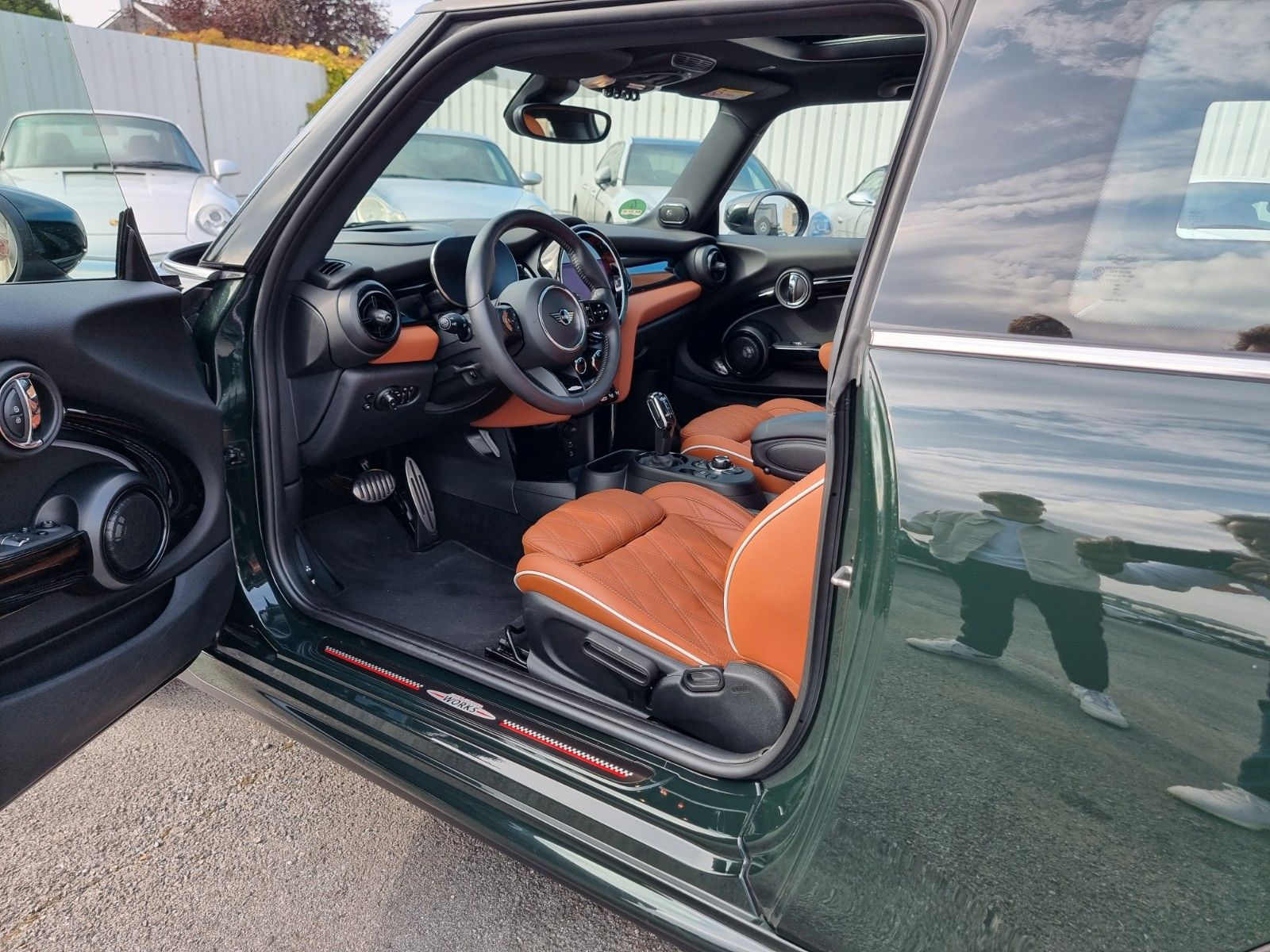 Fahrzeugabbildung MINI John Cooper Works/H&K/Pan/Full/Gar. 2027
