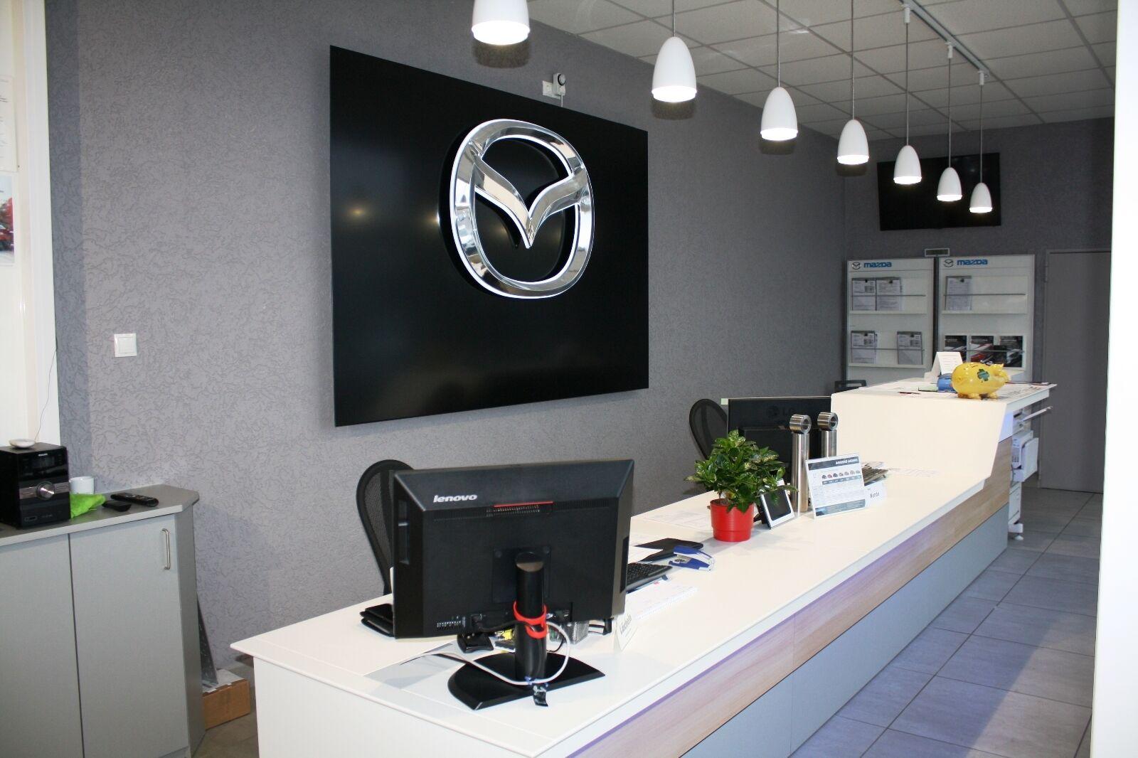 showroom-image-top
