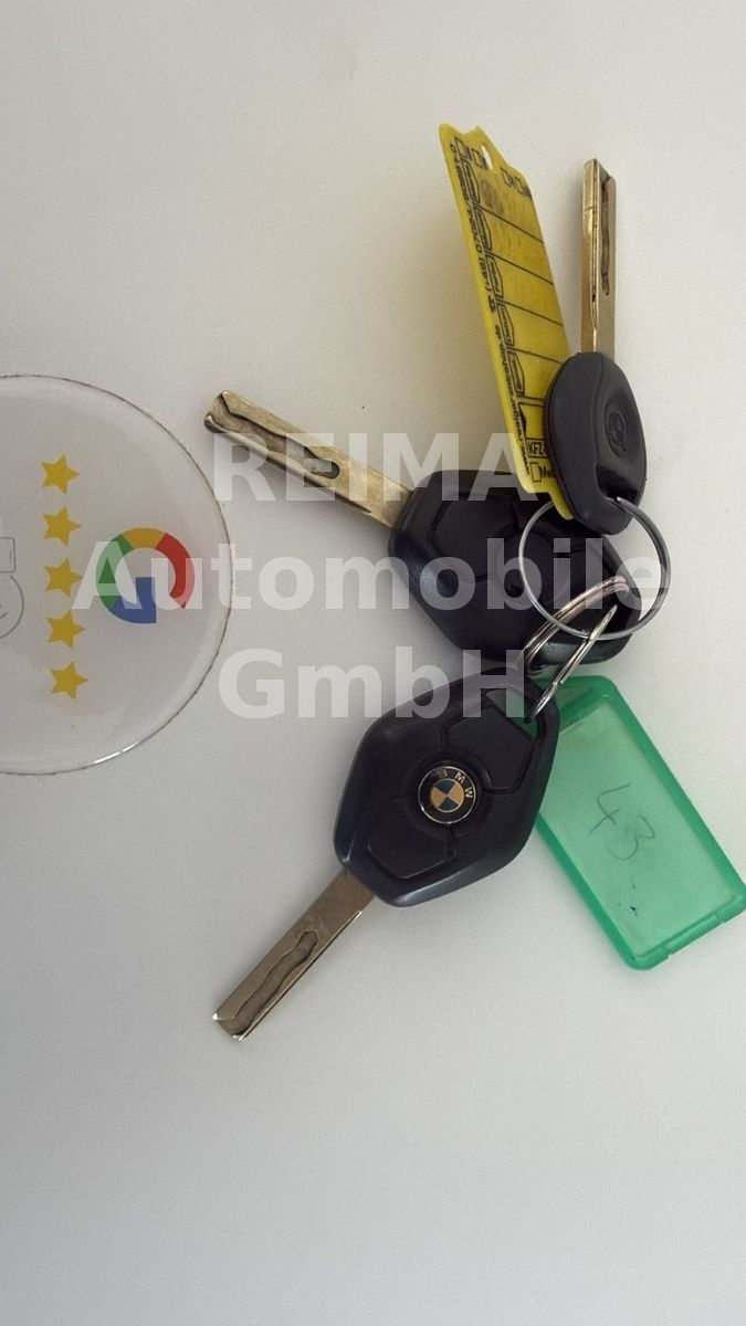 Fahrzeugabbildung BMW 320i Cabrio M-Sport Paket,