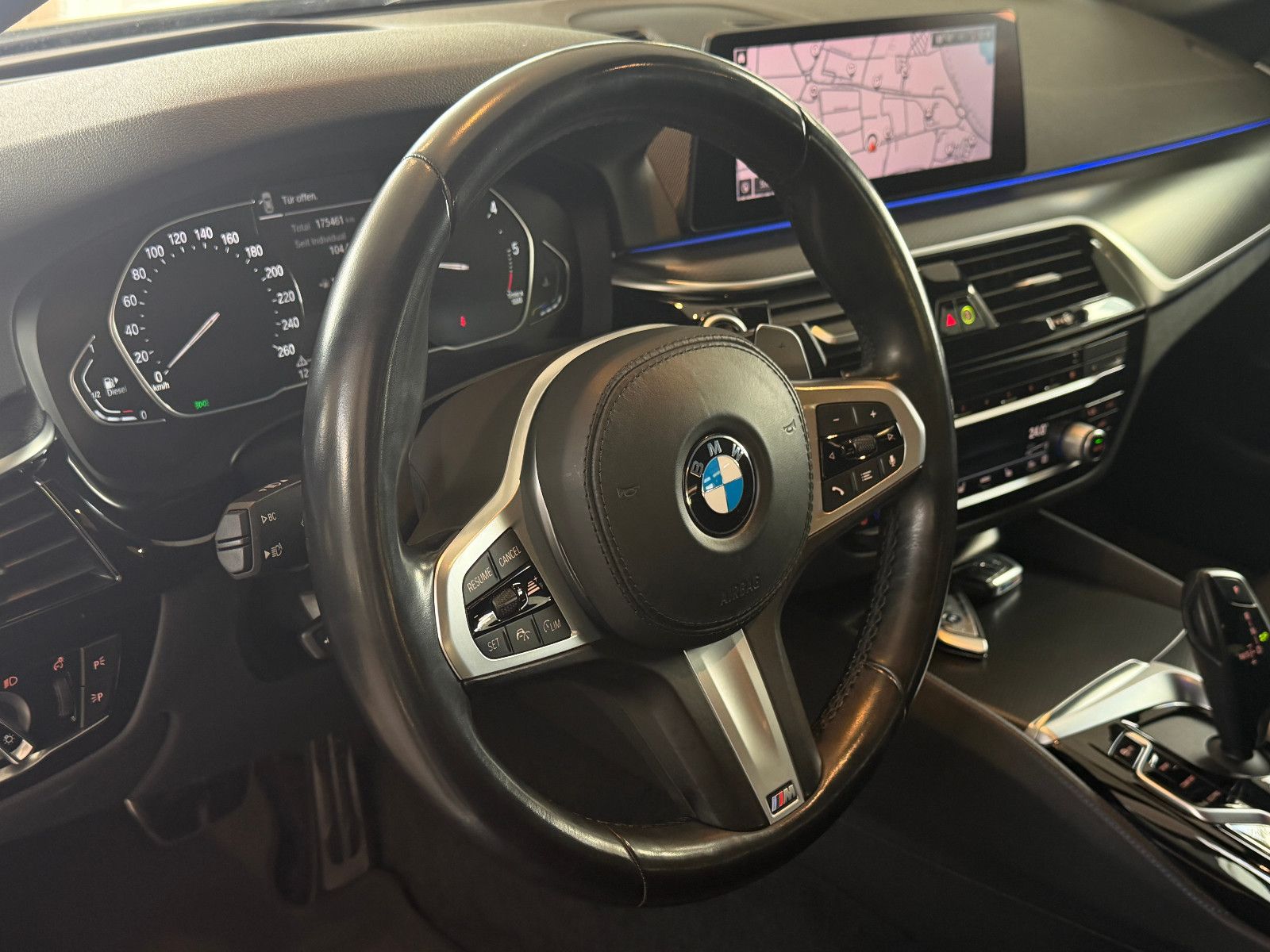 Fahrzeugabbildung BMW 530 d XDriveM Sport/M-PAKET/HARMAN-KARDON/AMBIE