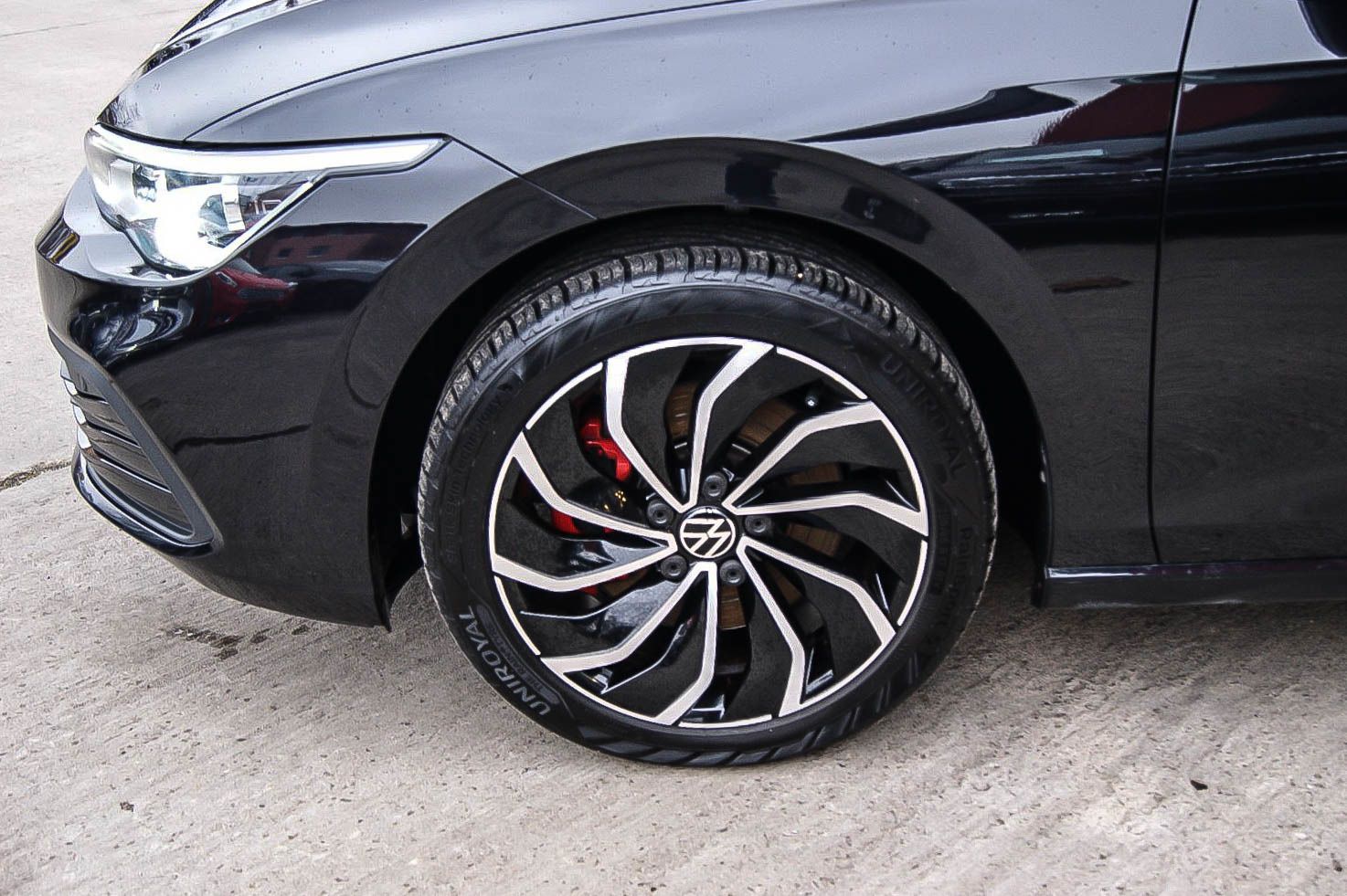 Fahrzeugabbildung Volkswagen Golf VIII Var 20TDI DSG LIFE STDHG ANHZV PANO IQ