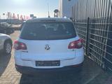 Volkswagen Tiguan Sport & Style 4Motion - Volkswagen Tiguan: Sport Style 4motion