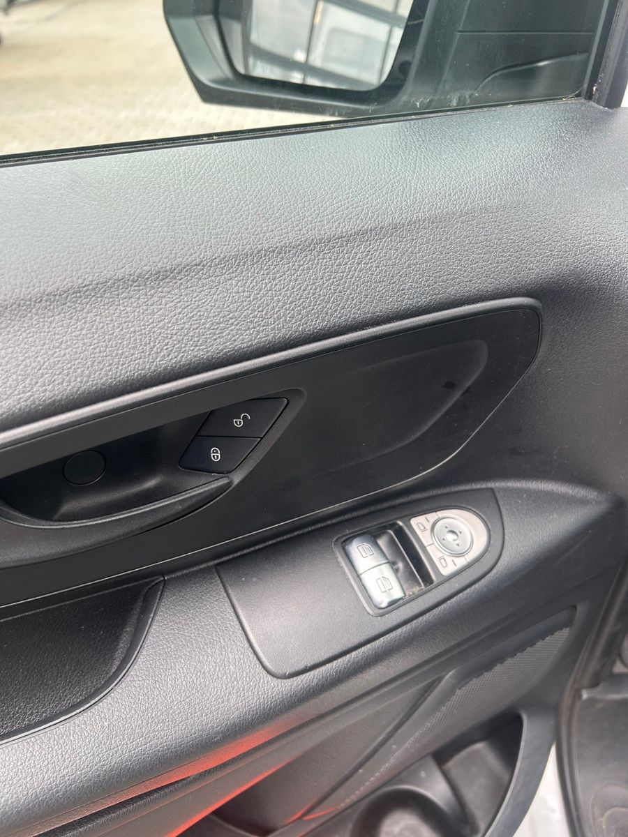Fahrzeugabbildung Mercedes-Benz Vito Kasten 116 CDI lang  Navi / Klima / Kamera