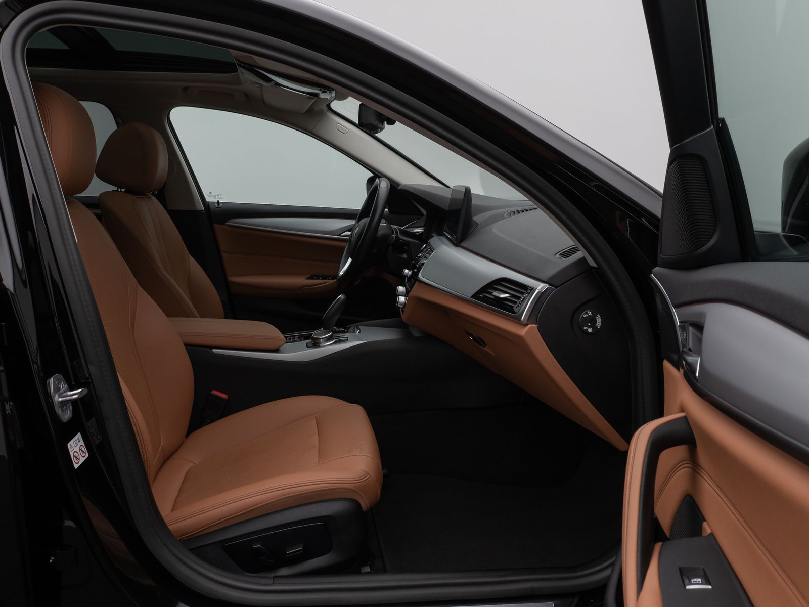 Fahrzeugabbildung BMW 530d  xD Panorama Kamera DAB HiFi AHK Alarm ACC