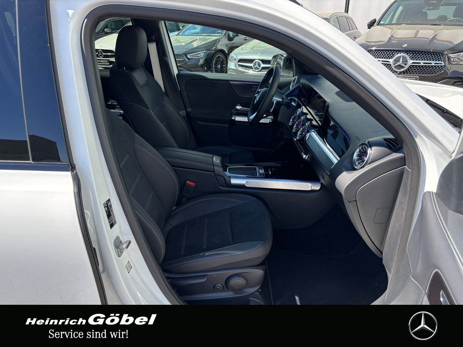 Fahrzeugabbildung Mercedes-Benz GLB 200 d AMG*PANO*AHK*TOTWINKEL*AMBIENTEBEL