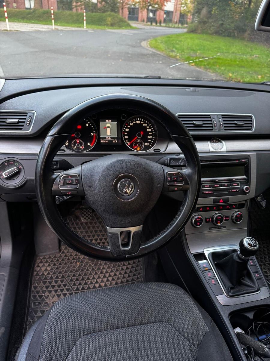 Volkswagen Passat 2012 — photo 8