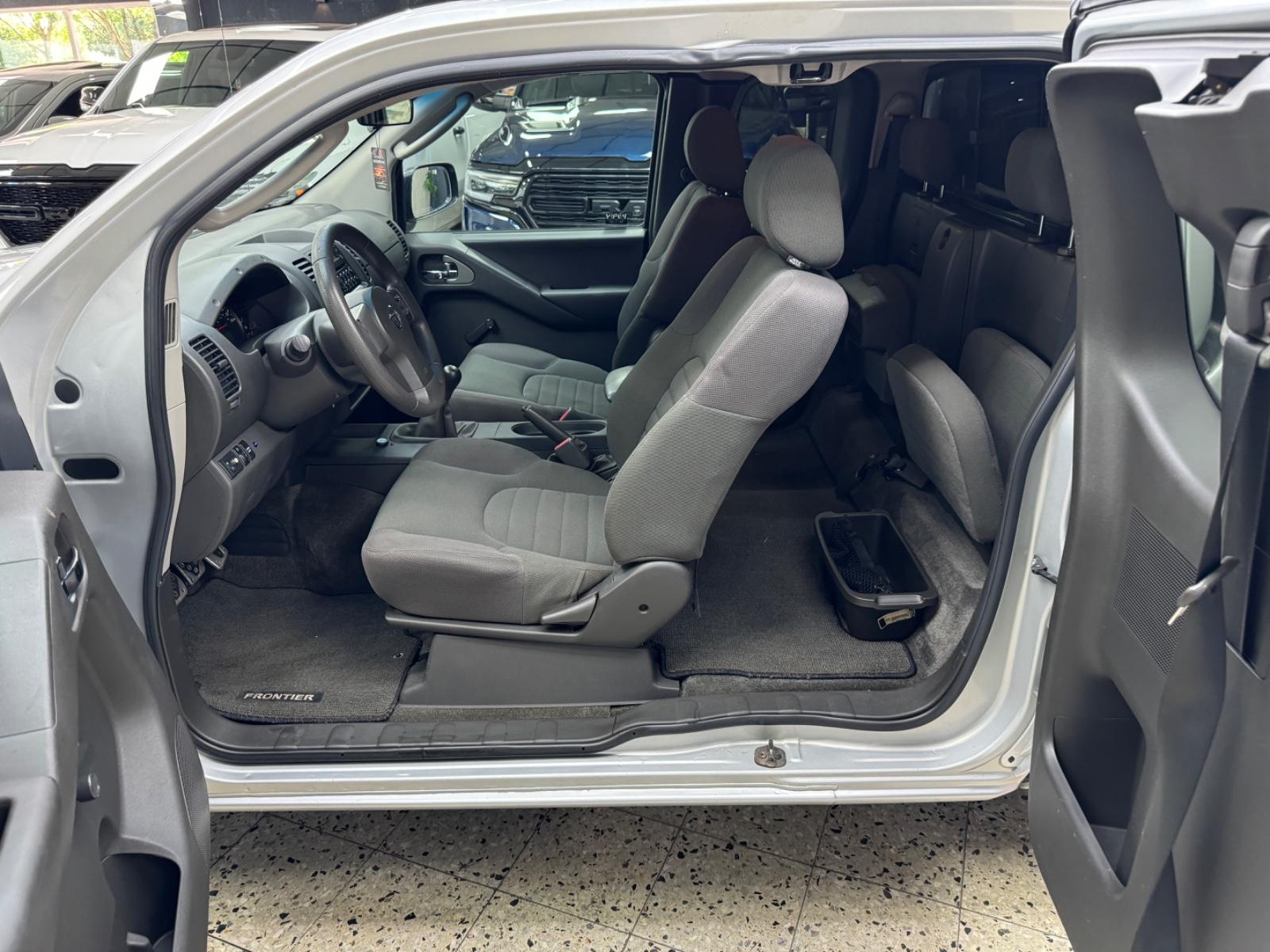 Nissan Frontier 2005 — photo 21