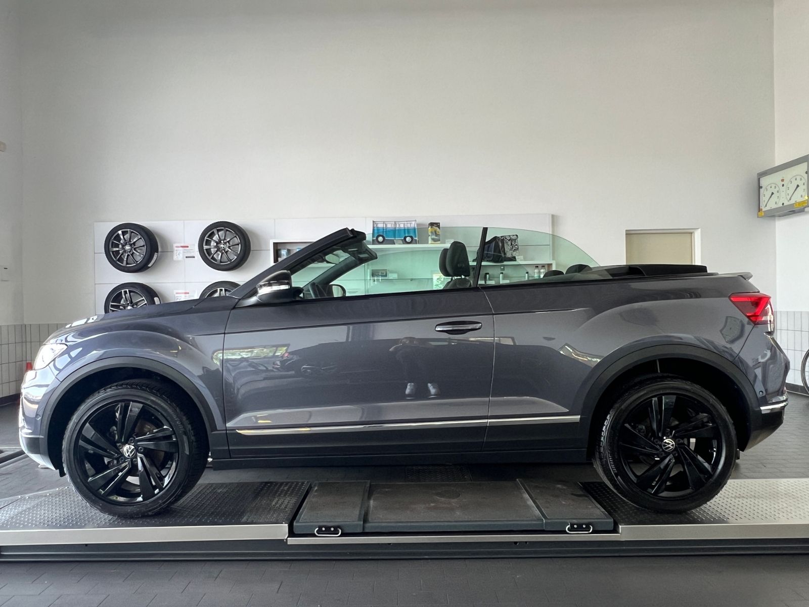 Fahrzeugabbildung Volkswagen T-Roc Cabriolet 1.5 TSI DSG *Black Style, AHK, L