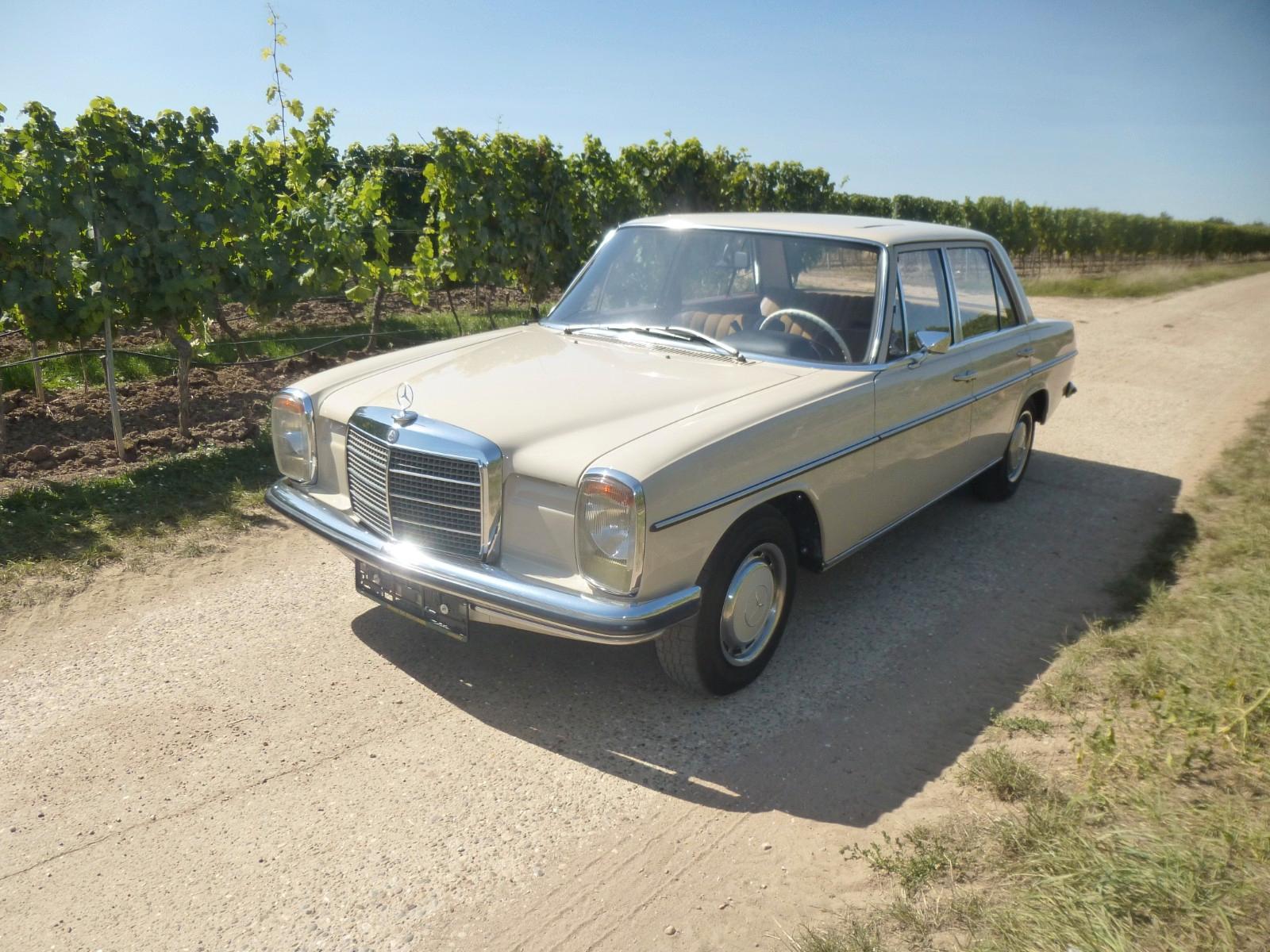 Mercedes-Benz 220