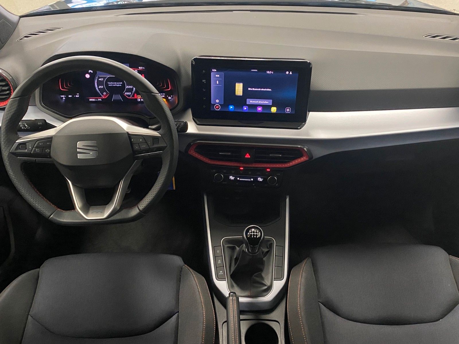 Fahrzeugabbildung SEAT Arona FR 1.0 TSI+NAVIGATION+ALLWETTER+WIRELESS+
