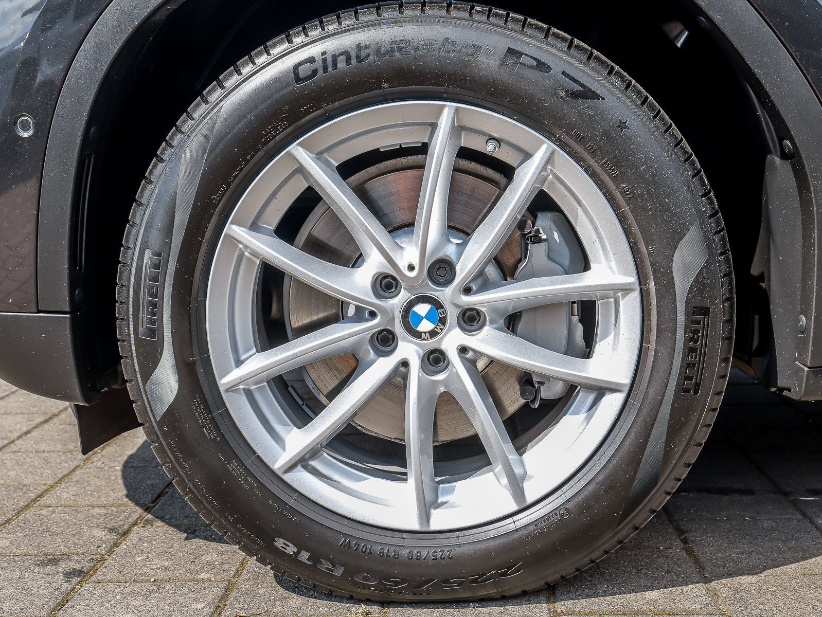 BMW X3 xDrive30i HUD PANO RFK NAVI LED PDC V H DAB L foto 4