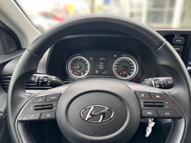 Fahrzeugabbildung Hyundai BAYON 1.2 MPI 85HP Klima PDC Kamera Apple CarPla