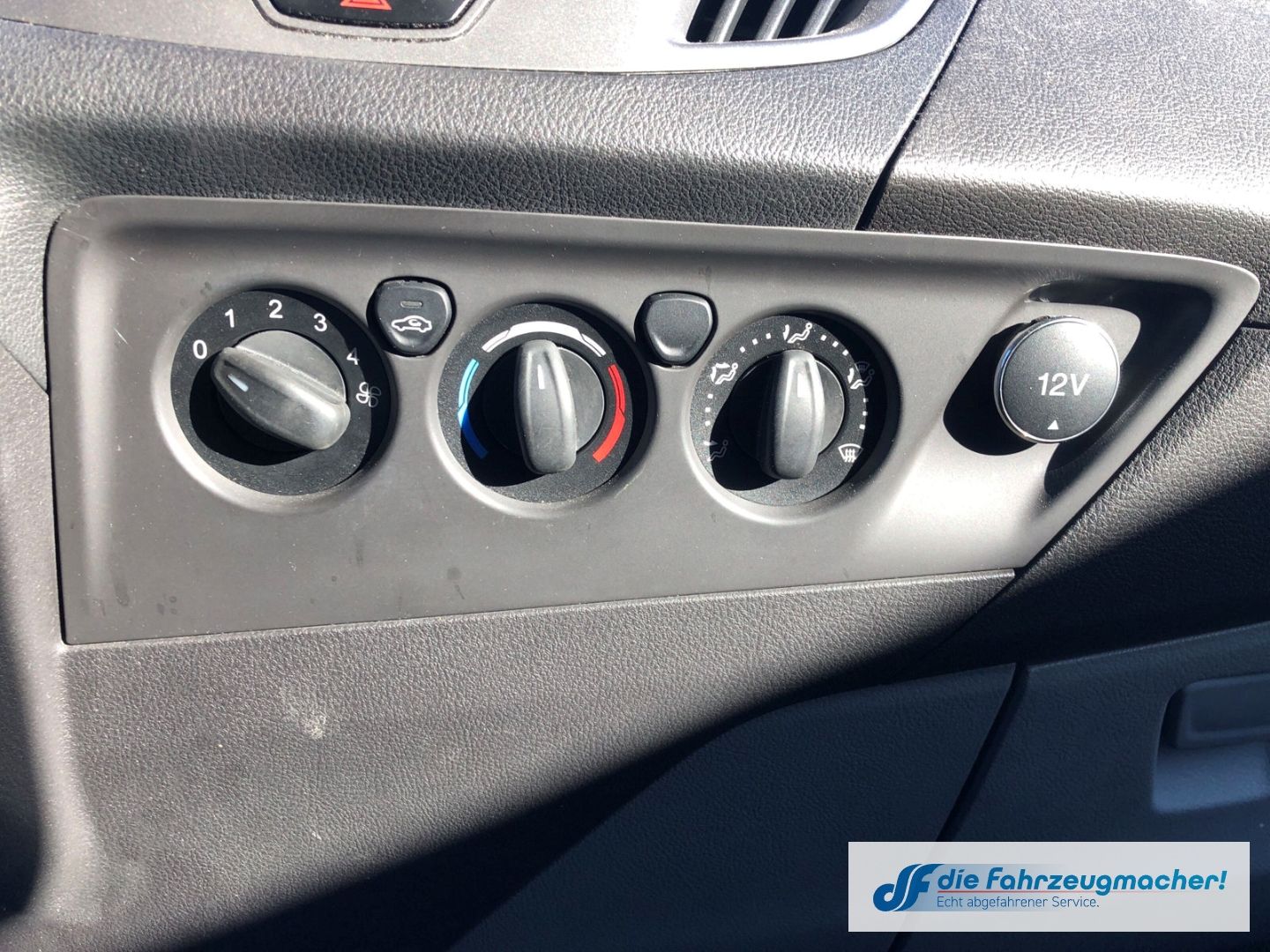 Fahrzeugabbildung Ford Transit Custom Kombi 300 L1 2.2 TDCi *8448