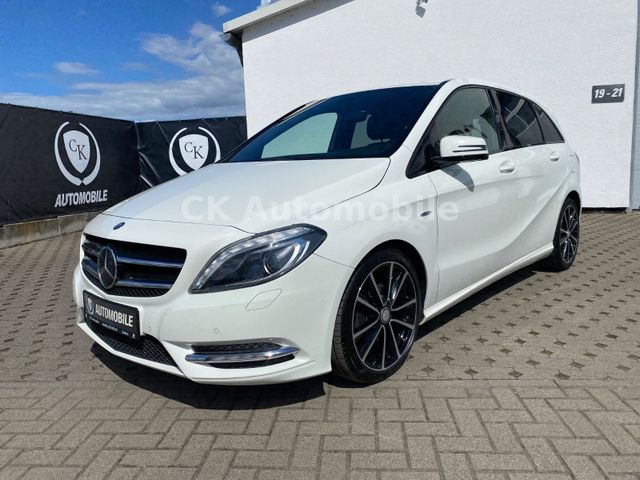 Mercedes-Benz B200 Automatik Night-Paket/Leder/Bi-Xenon/Kamera
