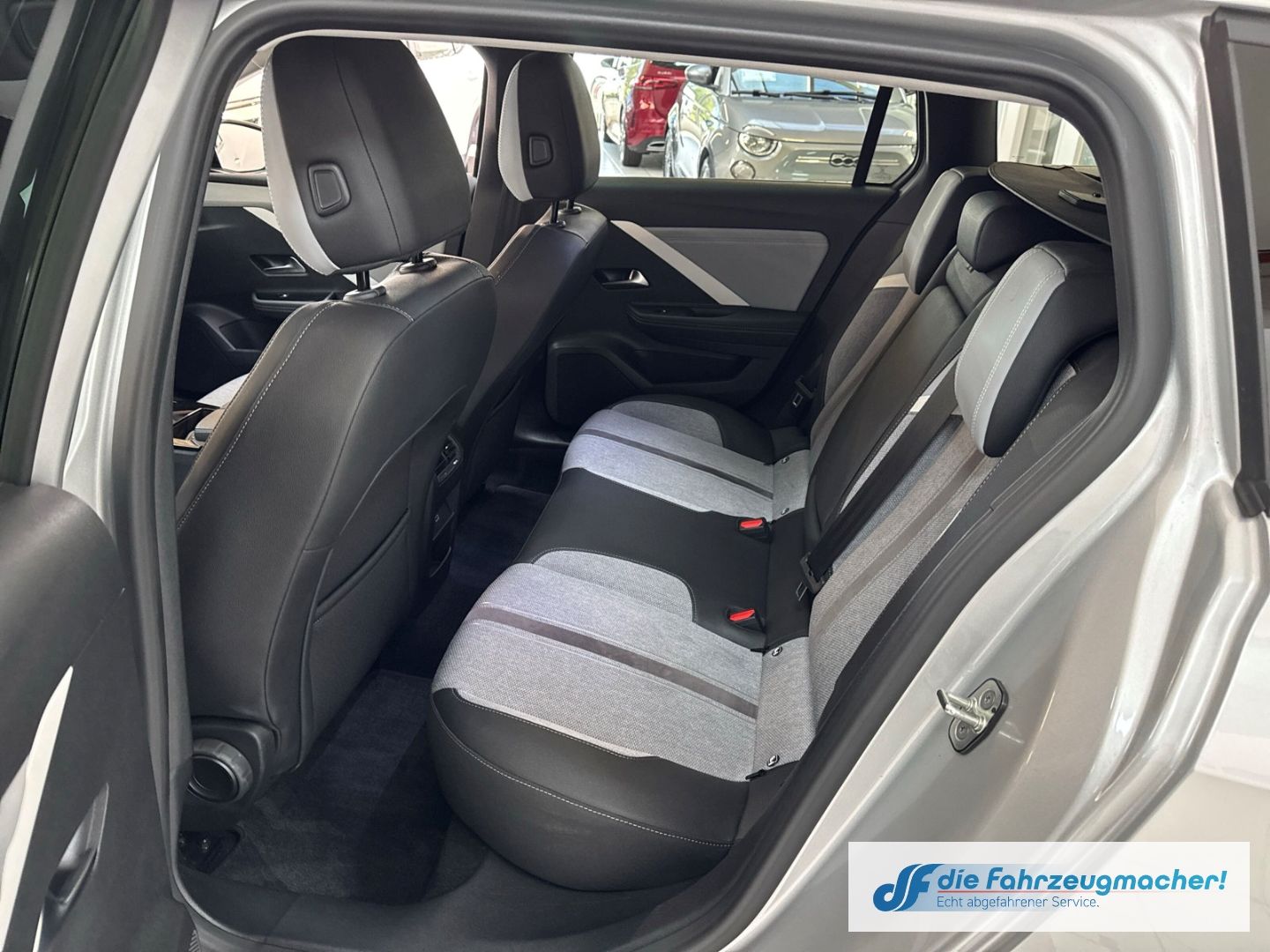 Fahrzeugabbildung Opel Astra L Sports Tourer Elegance Navi LED Apple Ca
