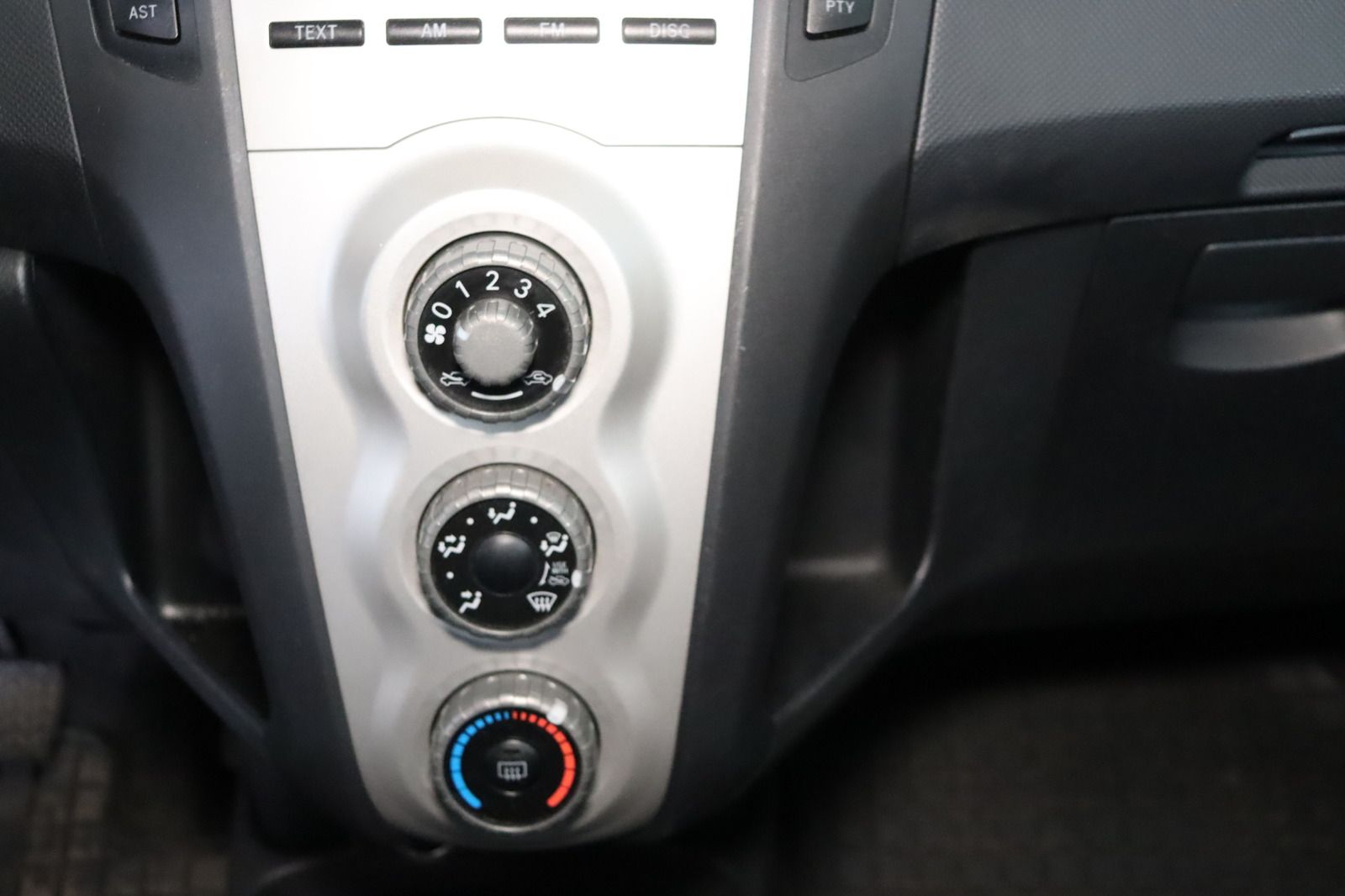 Fahrzeugabbildung Toyota Yaris 1.0-l-VVT-i * HU/AU bis 03.2026 *