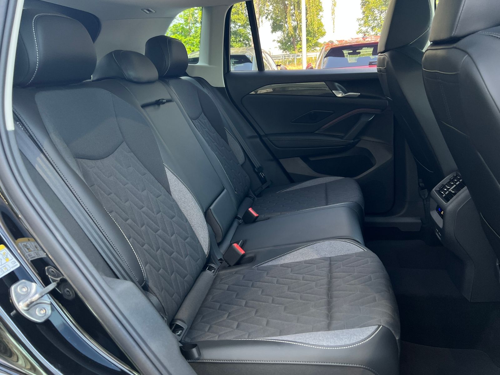 Fahrzeugabbildung Volkswagen Tiguan  ENERGY 2.0 TDI DSG *AHK, Navi, Travel As