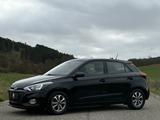 Hyundai i20 econext/Klima/1.Hand/VSM/8xbereift - Hyundai i20: Schwarz