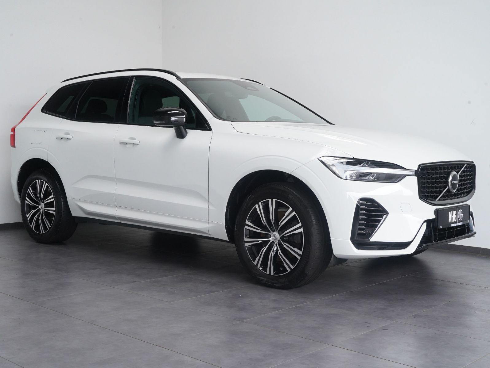 Fahrzeugabbildung Volvo XC60 T6 Recharge R Design FACELIFT/LED/ACC/AHK