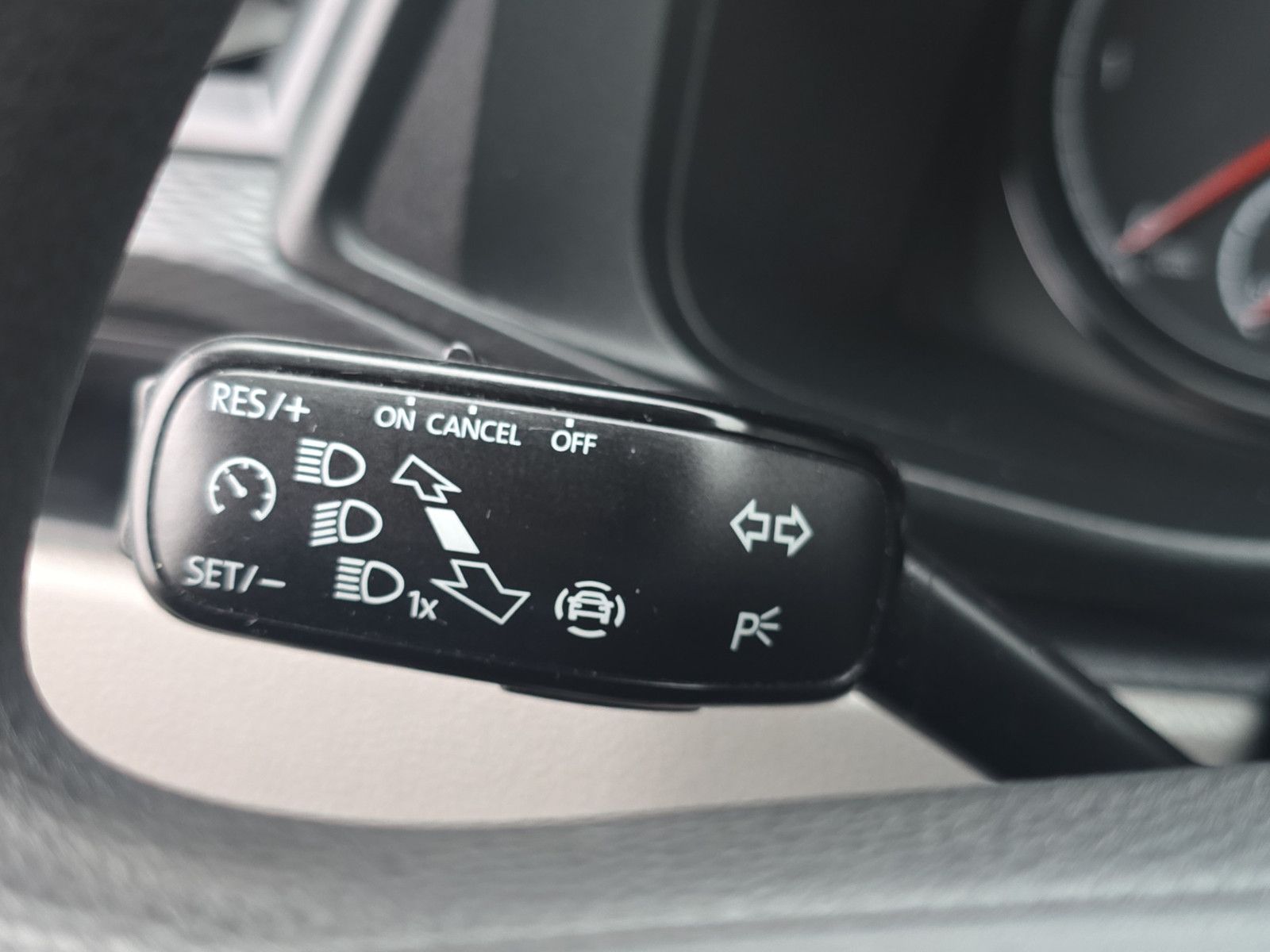 Fahrzeugabbildung Volkswagen T6 Transporter Kombi Lang 9-Sitze Tempomat SHZ