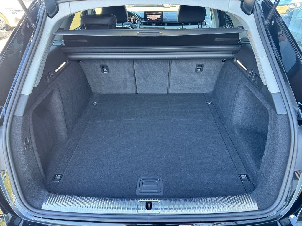 AUDI A4 2023