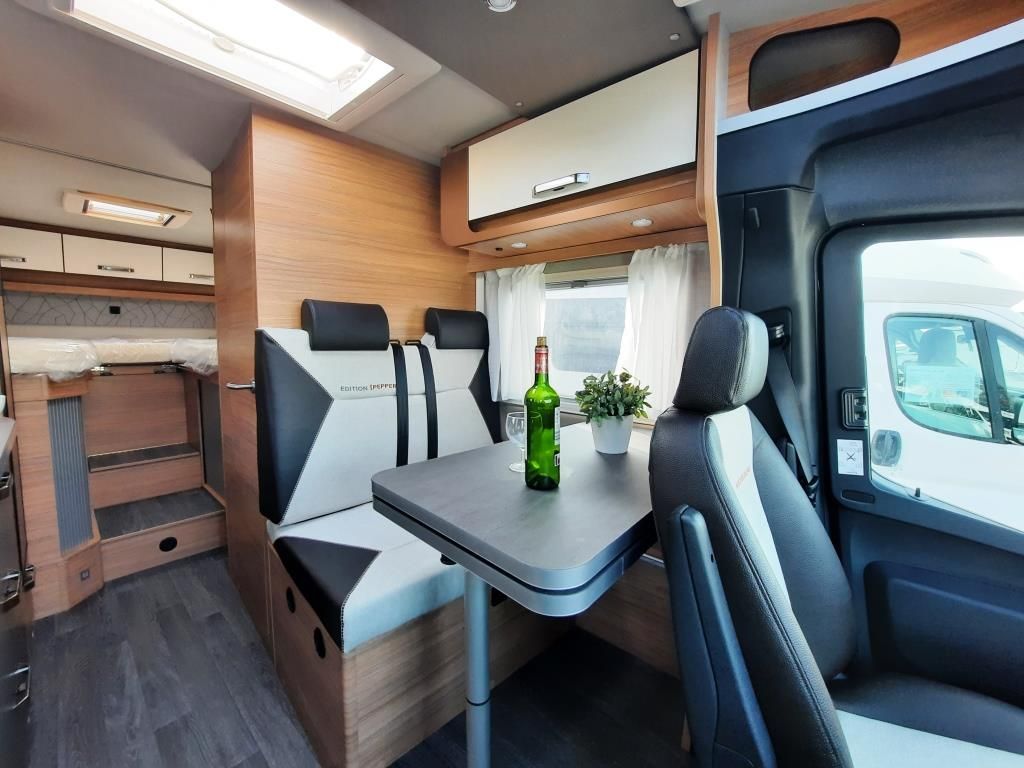 Fahrzeugabbildung Weinsberg CaraCompact 640 MEG EDITION [PEPPER] Verfüg./Spa