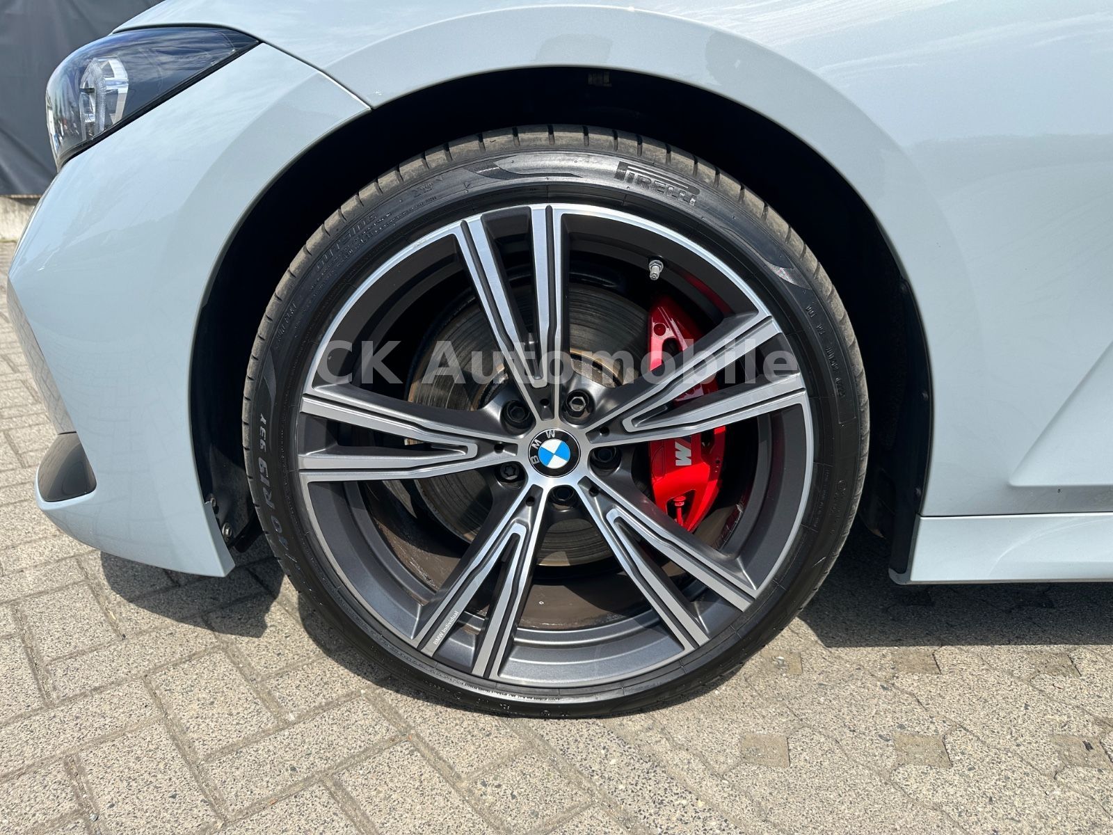Fahrzeugabbildung BMW 320d xDrive M-Sport/Widescreen/Navi/Pano/LED/AHK