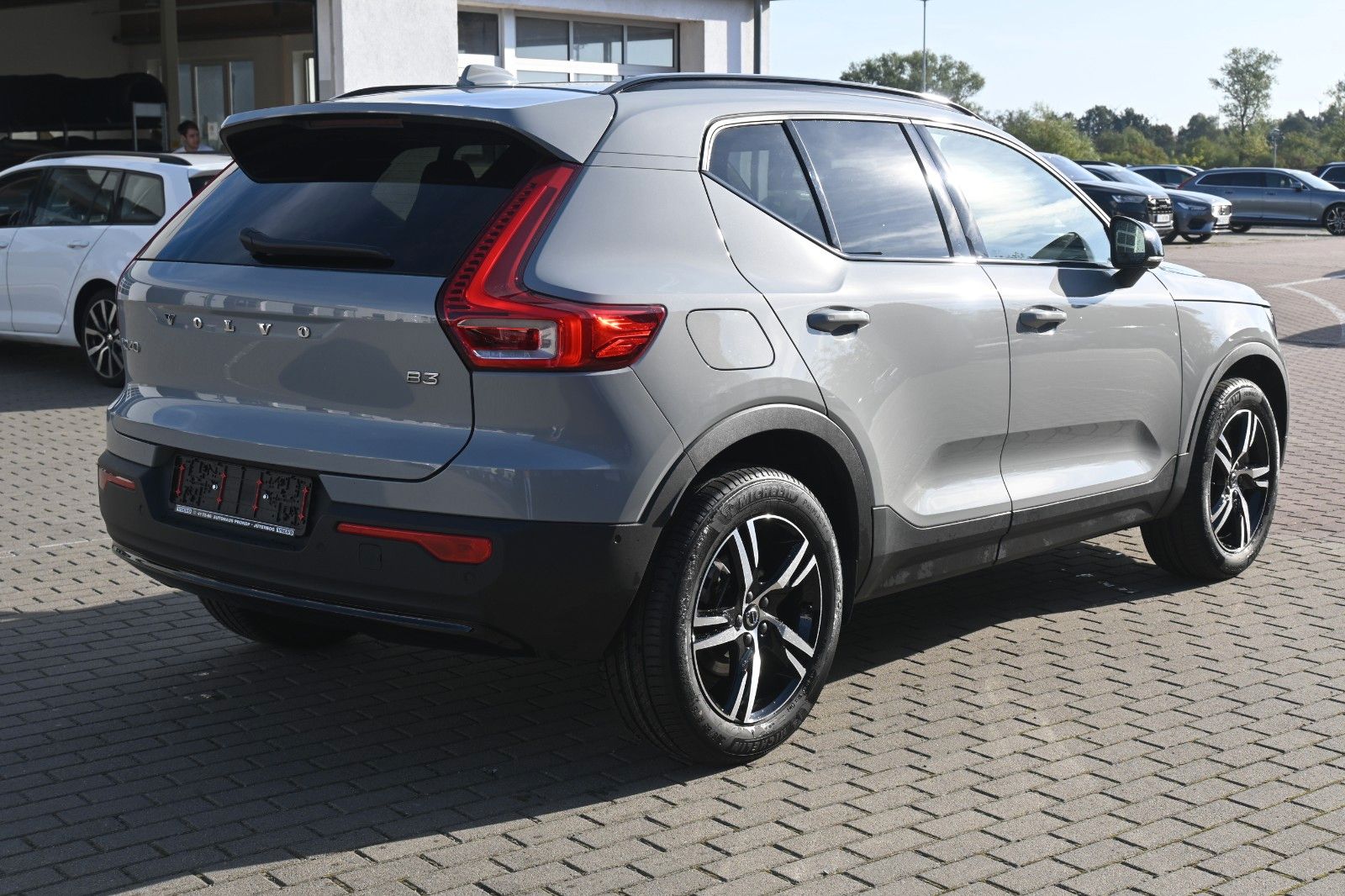 Fahrzeugabbildung Volvo XC40 B3 DKG Plus Dark*FSHZG*360°*ACC