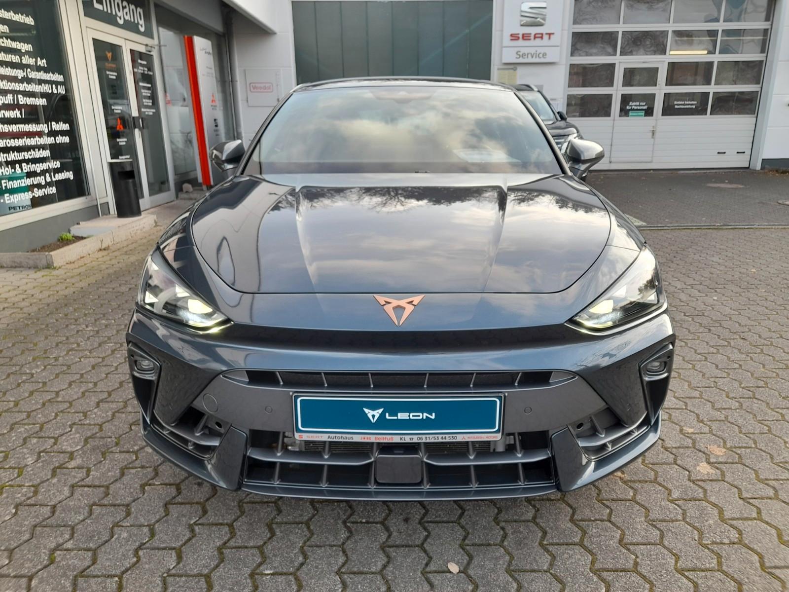 Cupra Leon 2.0 TSI 221 kW VZ Matrix SENNHEISER 5J.Gara