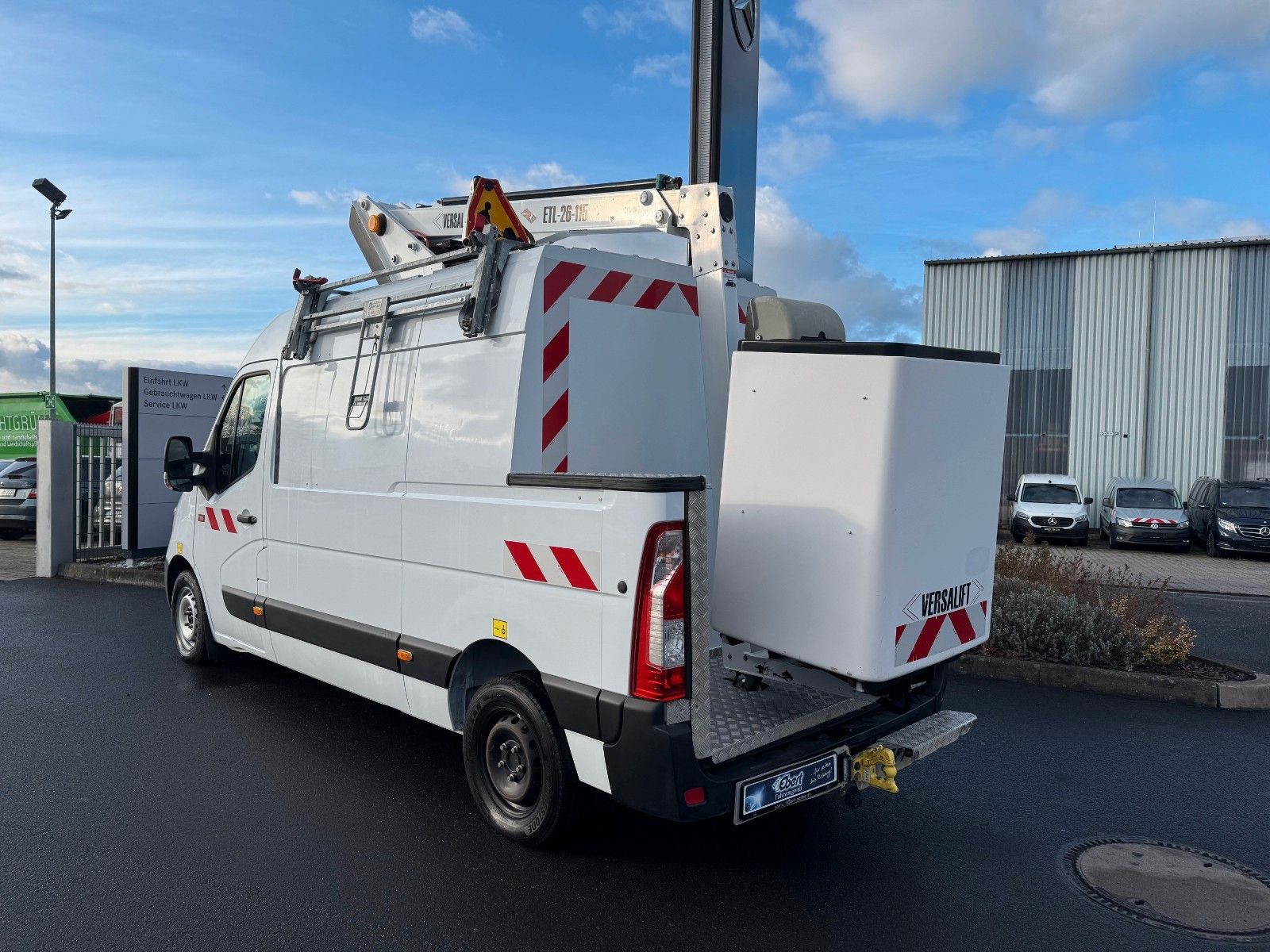 Fahrzeugabbildung Renault Master 2.3 dCi / VERSALIFT ETL-26, 11,3m