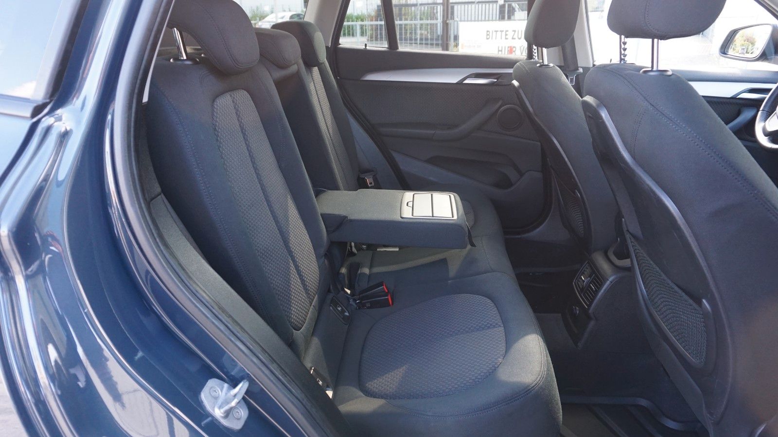 Fahrzeugabbildung BMW X1 xDrive 20i Advantage,PDC,Automatik,Scheckheft
