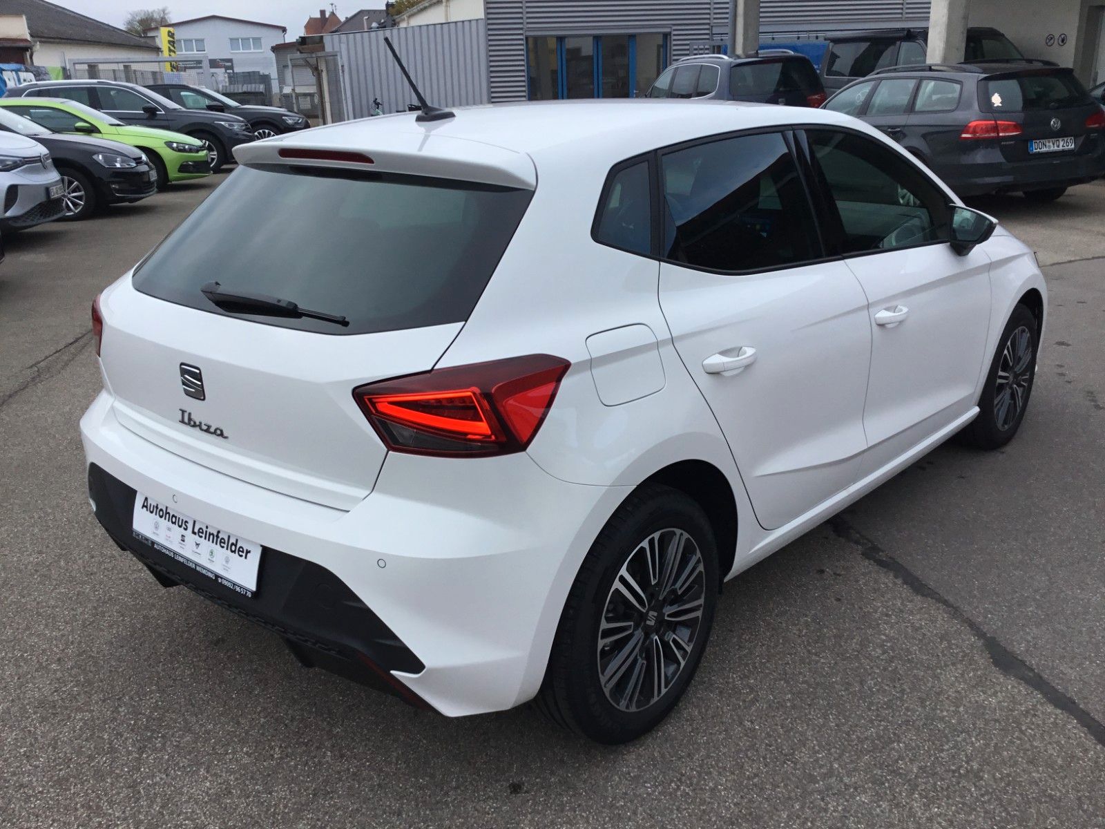 Fahrzeugabbildung SEAT Ibiza 1.0TSI Style DSG+ACC+16"+Navi+LED+FullLink