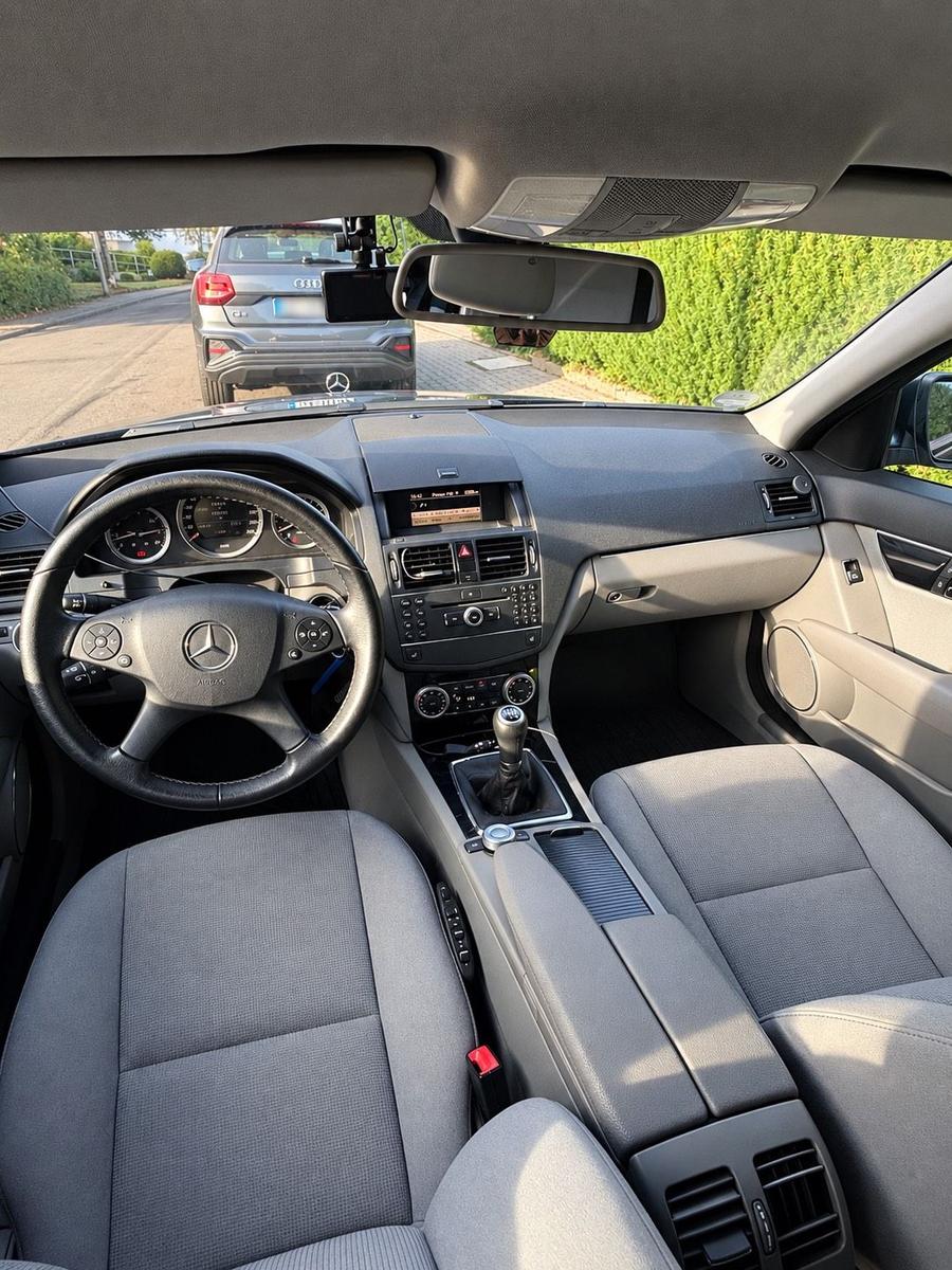 Mercedes-Benz C200 2008 — interior